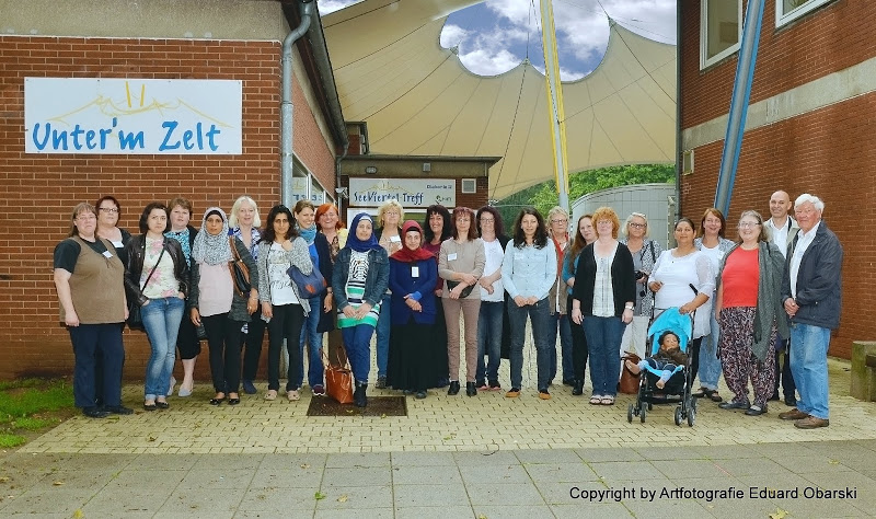 Die Bewohner/innen-Gruppe im Portrait, festgehalten vom Seeviertel-Fotografen Eduard Obarski