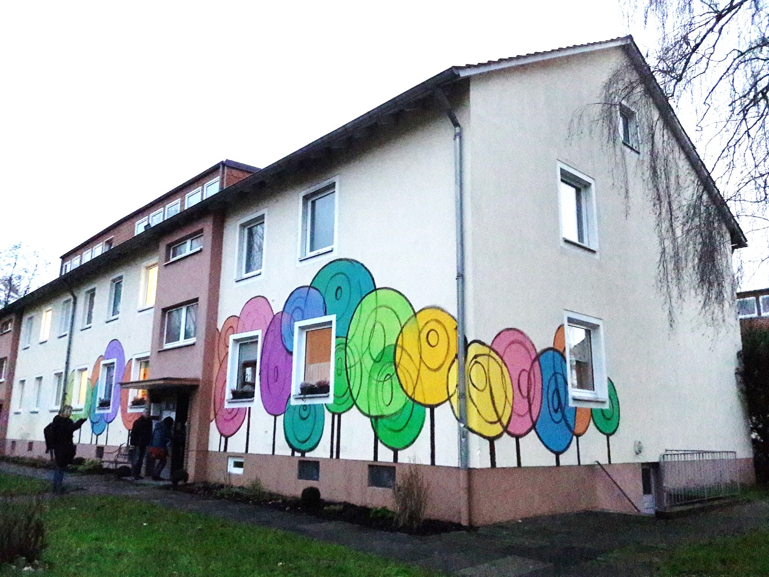 Die bunt bemalte Fassade des Begegnungshaus Kuckuck 14