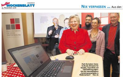 Ministerin Rundt drückt den roten Buzzer - und die Plattform ist offiziell eröffnet!